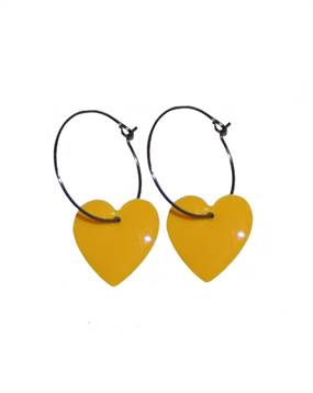 Bestil øreringe med gule hjertevedhæng
